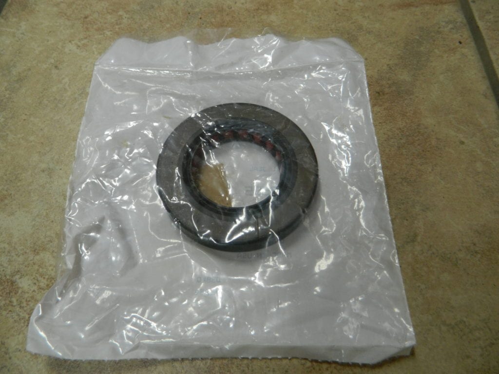 GM Chevrolet Dana 60 Rear Axle Wheel Seal SemiFloat Savanah Van 2002