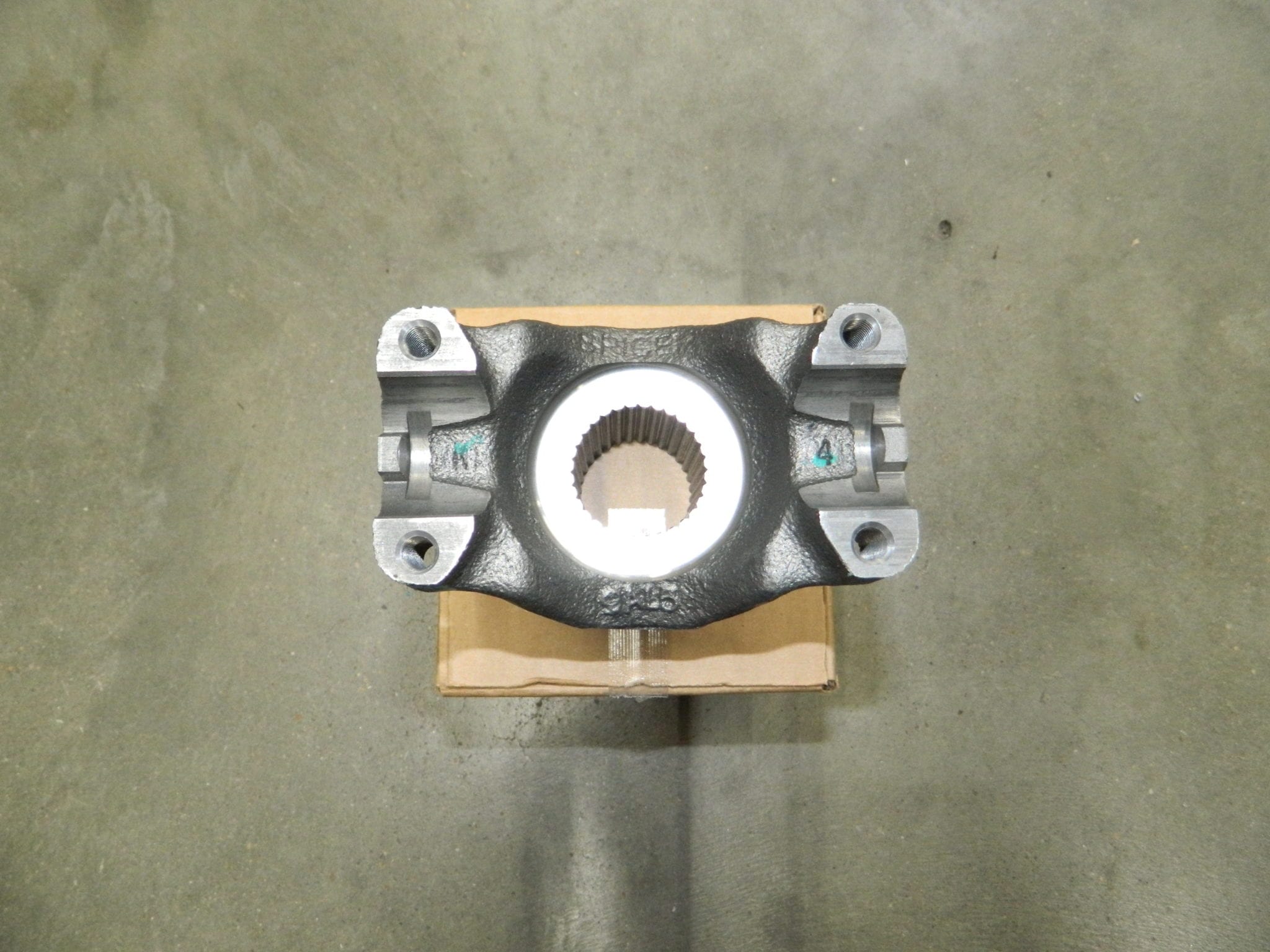 NEW PROCESS 203/205 TRANSFER CASE 1410 SERIES END YOKE 32 SPLINE Ford