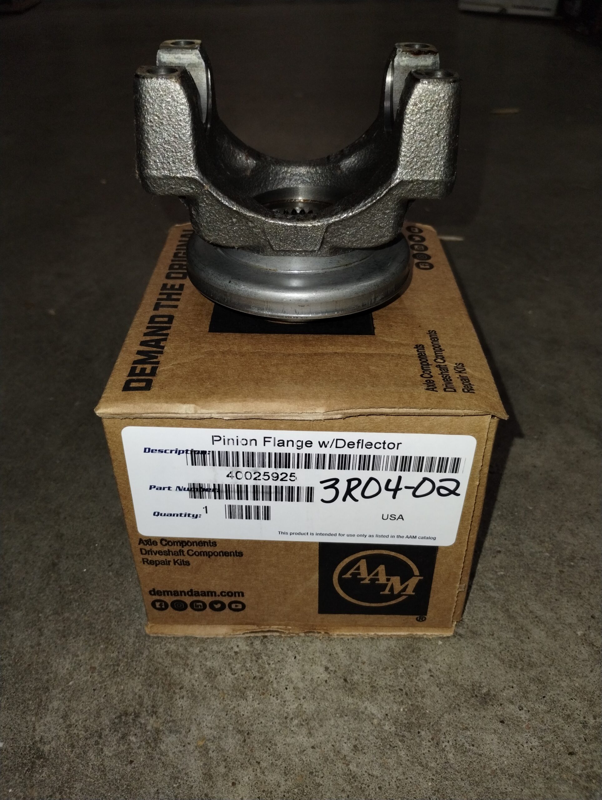 Saginaw 3R 1344 Pinion Yoke 8.5 10 Bolt Rear 8.25IFS 9.25IFS