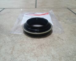 2002-2005 GMC Chevrolet 1500 Quad Steer Rear Dana 60 Axle Tube Seal